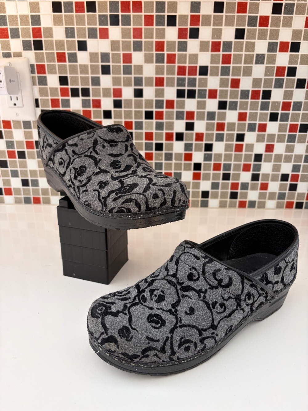 Sanita Danish Vegan Black-and-Gray Floral Chenille Clog-41 EU (9.5-10 US) RARE!!